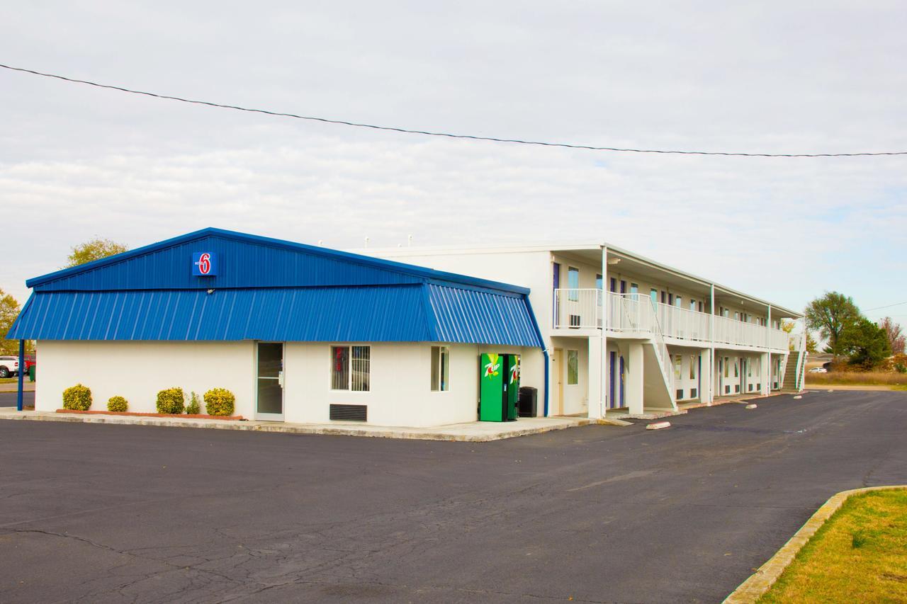 Country Yard Inn And Suites Sikeston Exterior photo