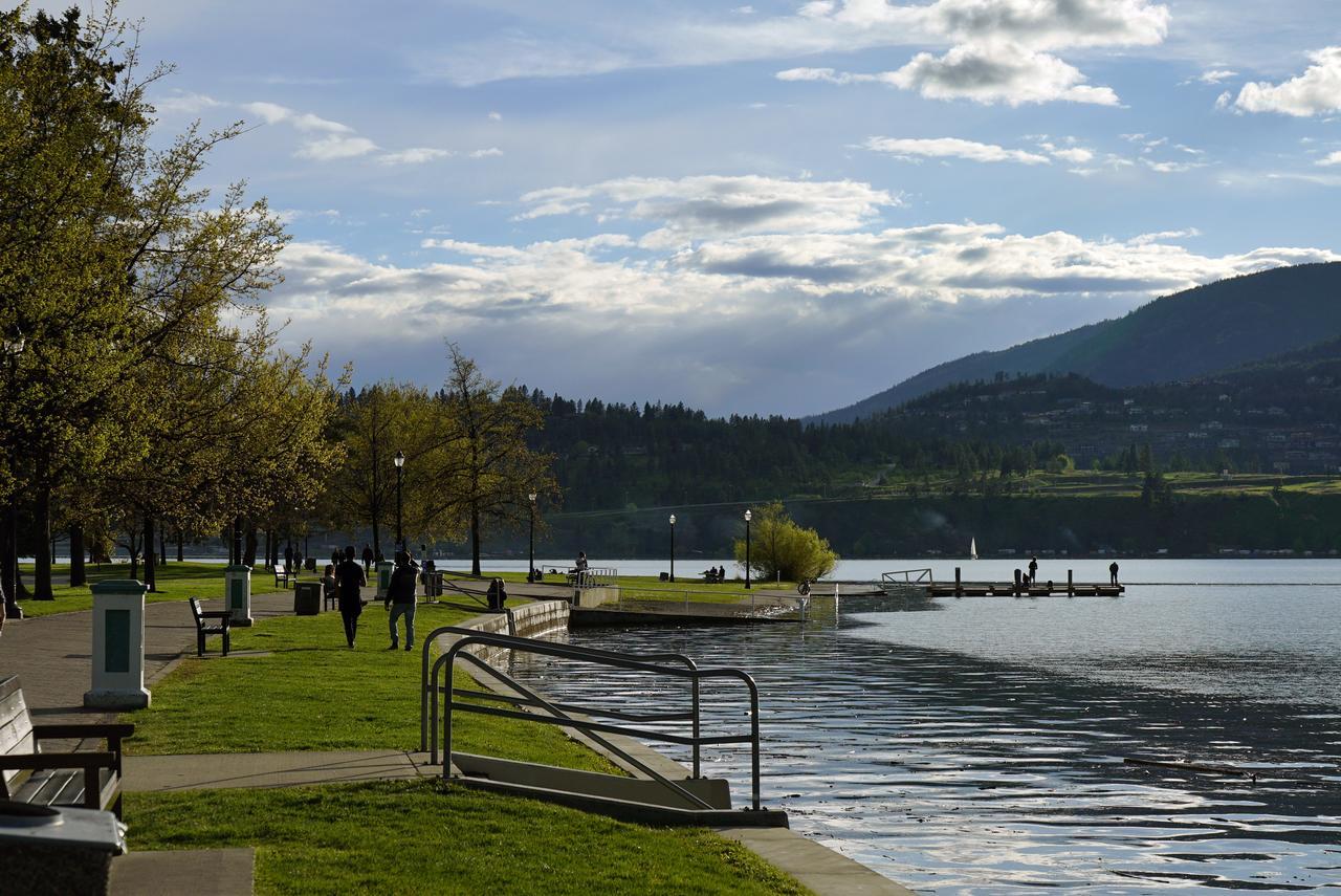 Best Western Plus Kelowna Hotel & Suites Exterior photo