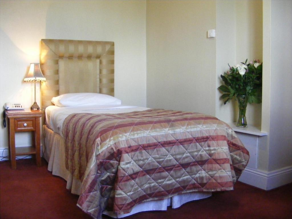 The Town Hotel Port Laoise Room photo