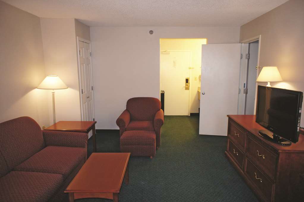 Wingate By Wyndham Brunswick Ga I-95 Hotel Room photo