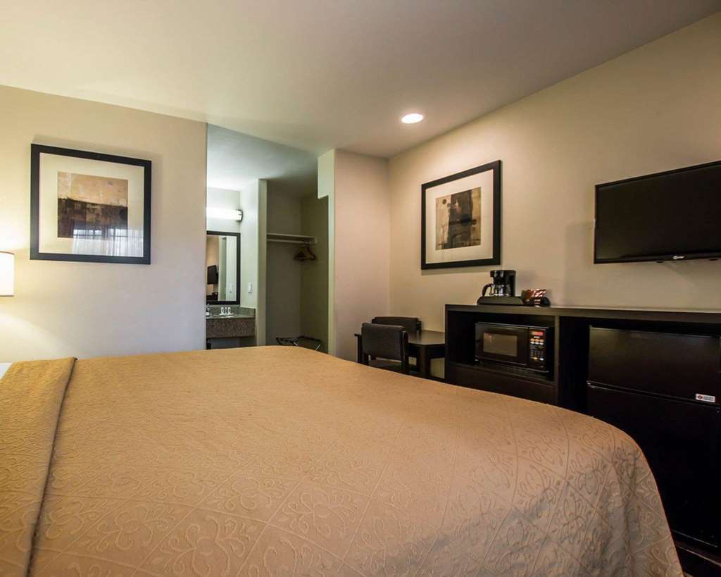 Americas Best Value Inn & Suites Escondido Room photo