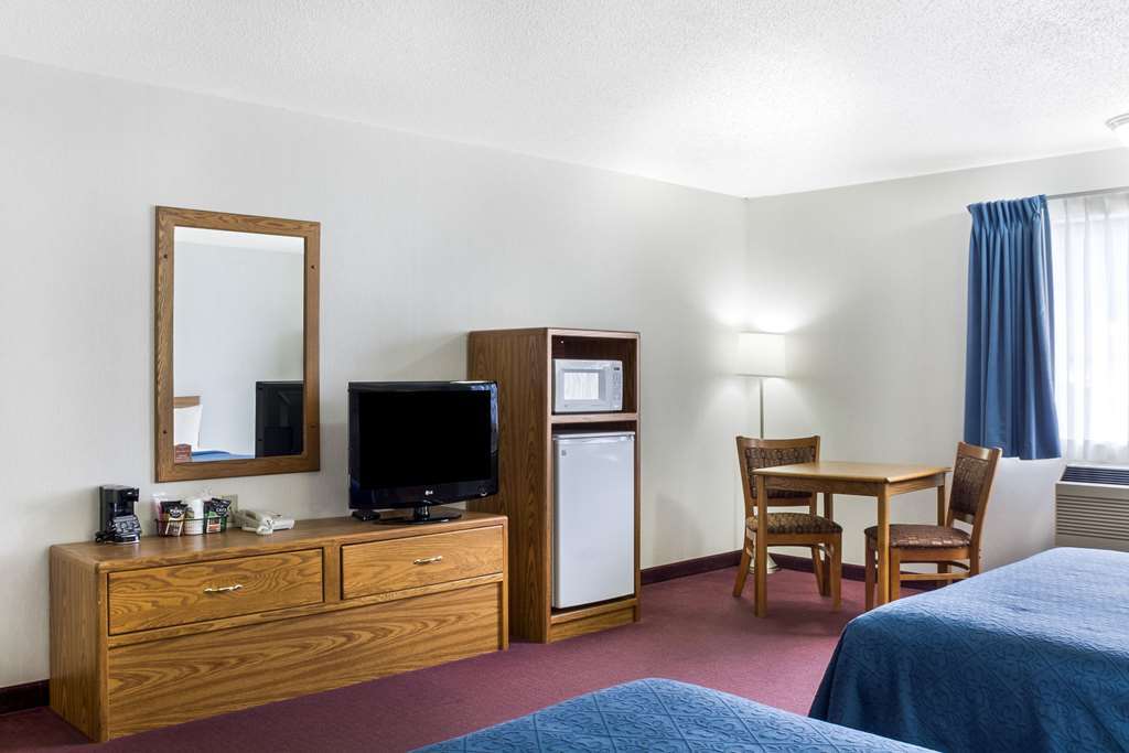 Everspring Inn & Suites Hill City Room photo