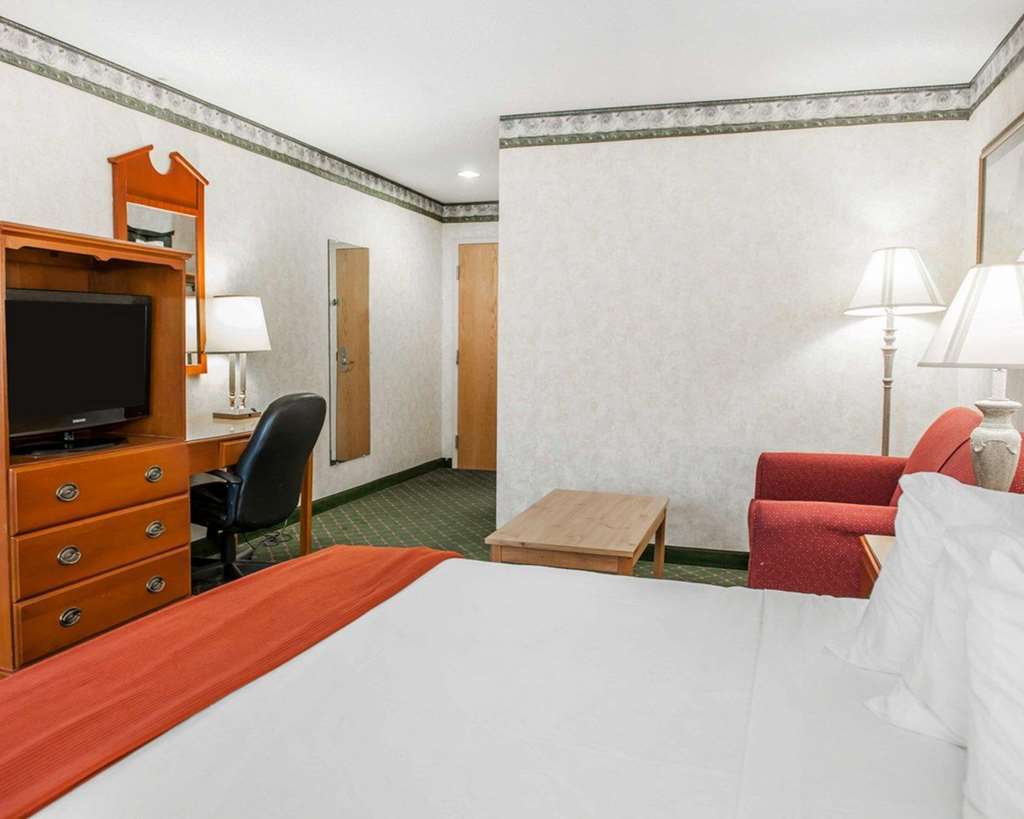 Quality Inn Indianapolis-Brownsburg - Indianapolis West Room photo