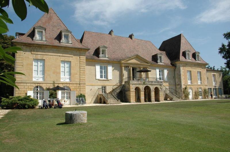 Chateau Les Merles Et Ses Villas Mouleydier Exterior photo