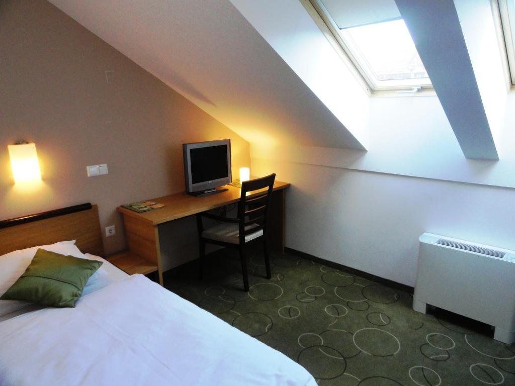 Hotel Bela Krajina Metlika Room photo