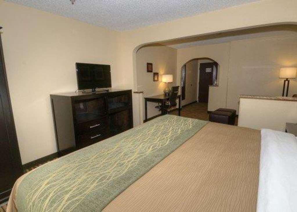 Comfort Inn Marion Near Downtown & Blue Ridge Pkwy Room photo