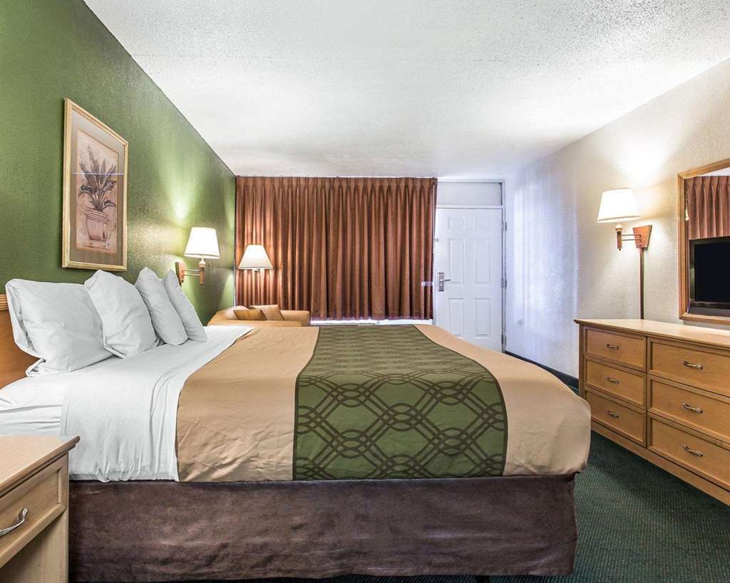 Econo-Lodge Of Conway Room photo
