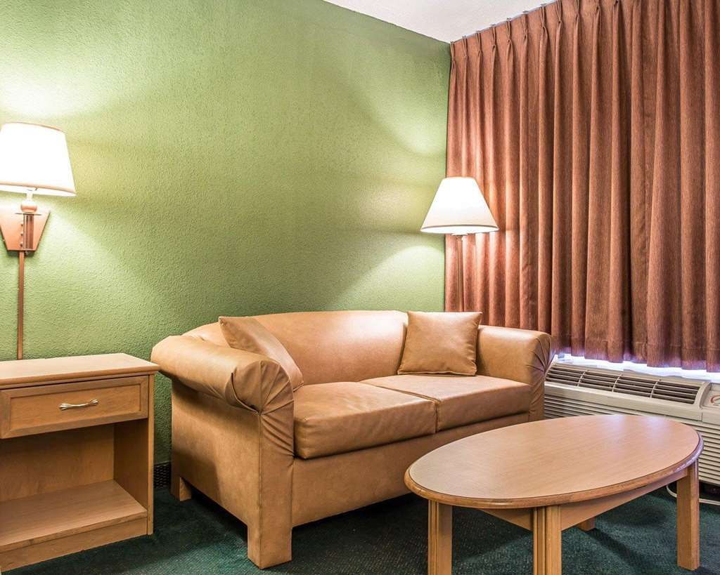 Econo-Lodge Of Conway Room photo