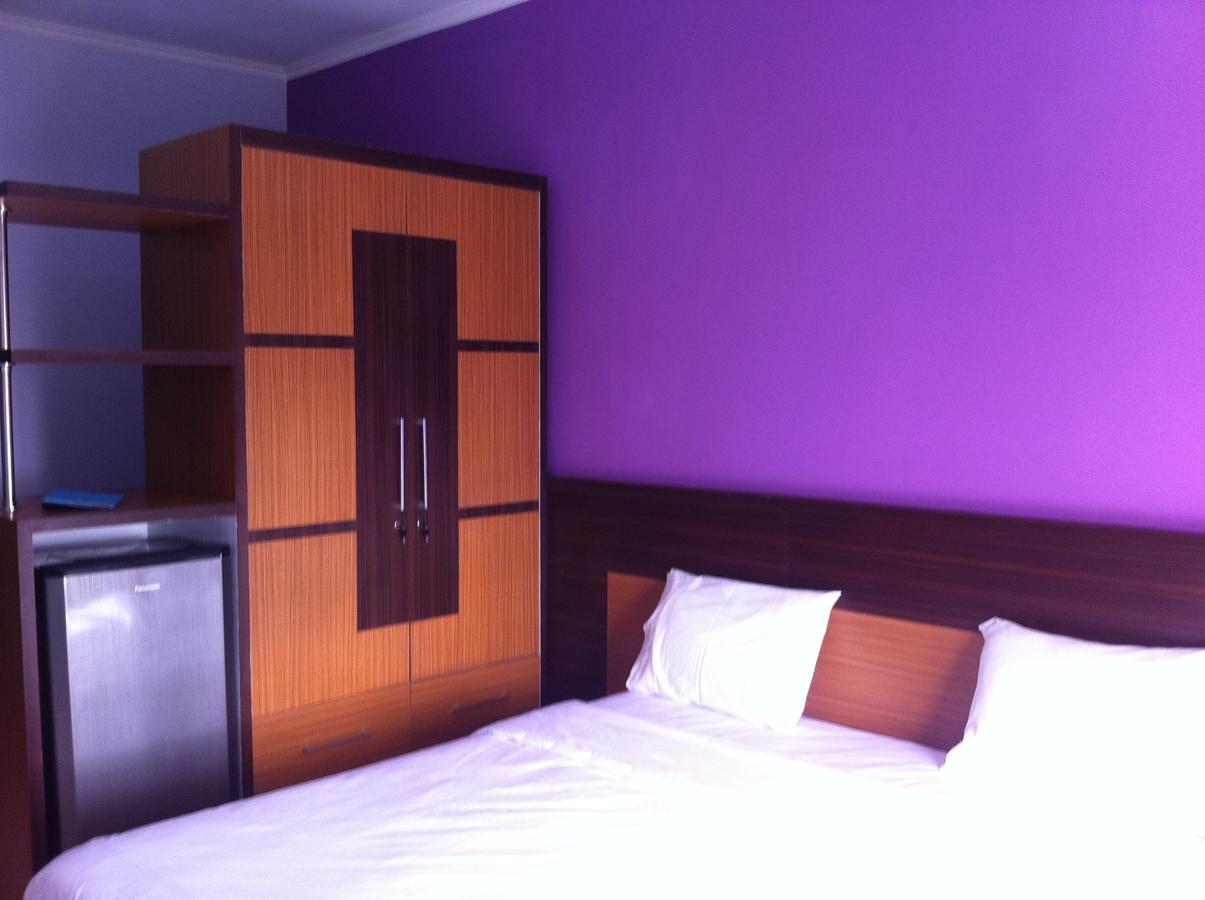 Pineapple Mansion Hotel Surakarta  Room photo