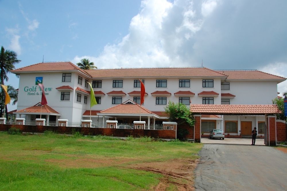 Golf View Hotels & Suites Nedumbassery Exterior photo