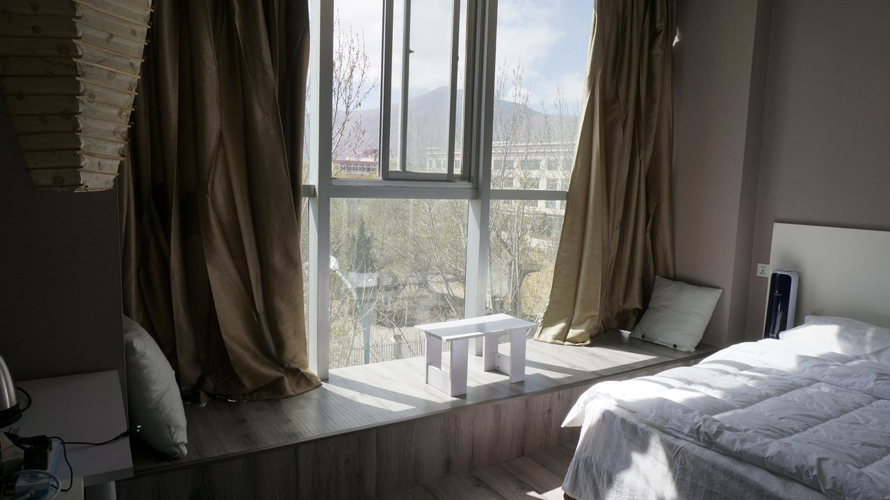 Honey Bee Hub Hotel Lhasa Exterior photo
