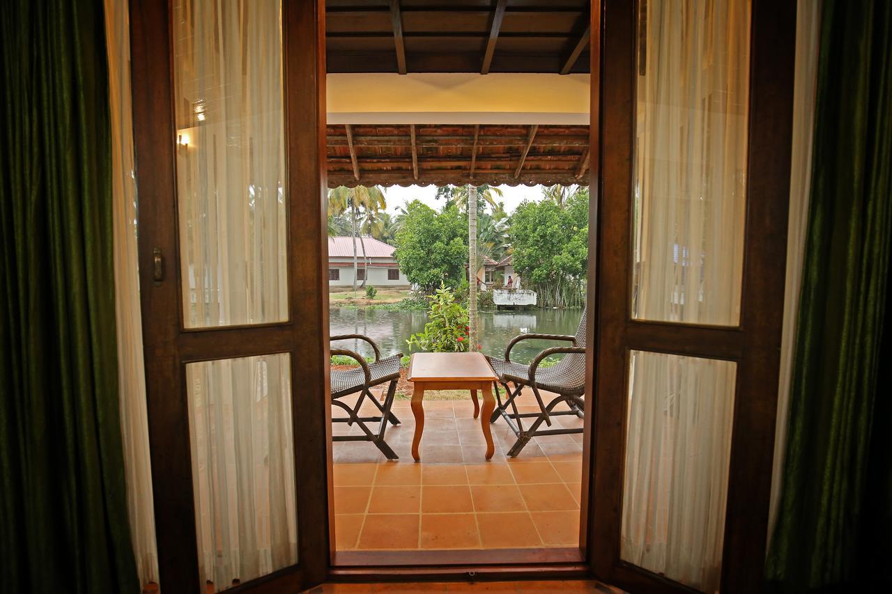 Ayurrathna Coir Village Lake Resort Trikunnapuzha Exterior photo