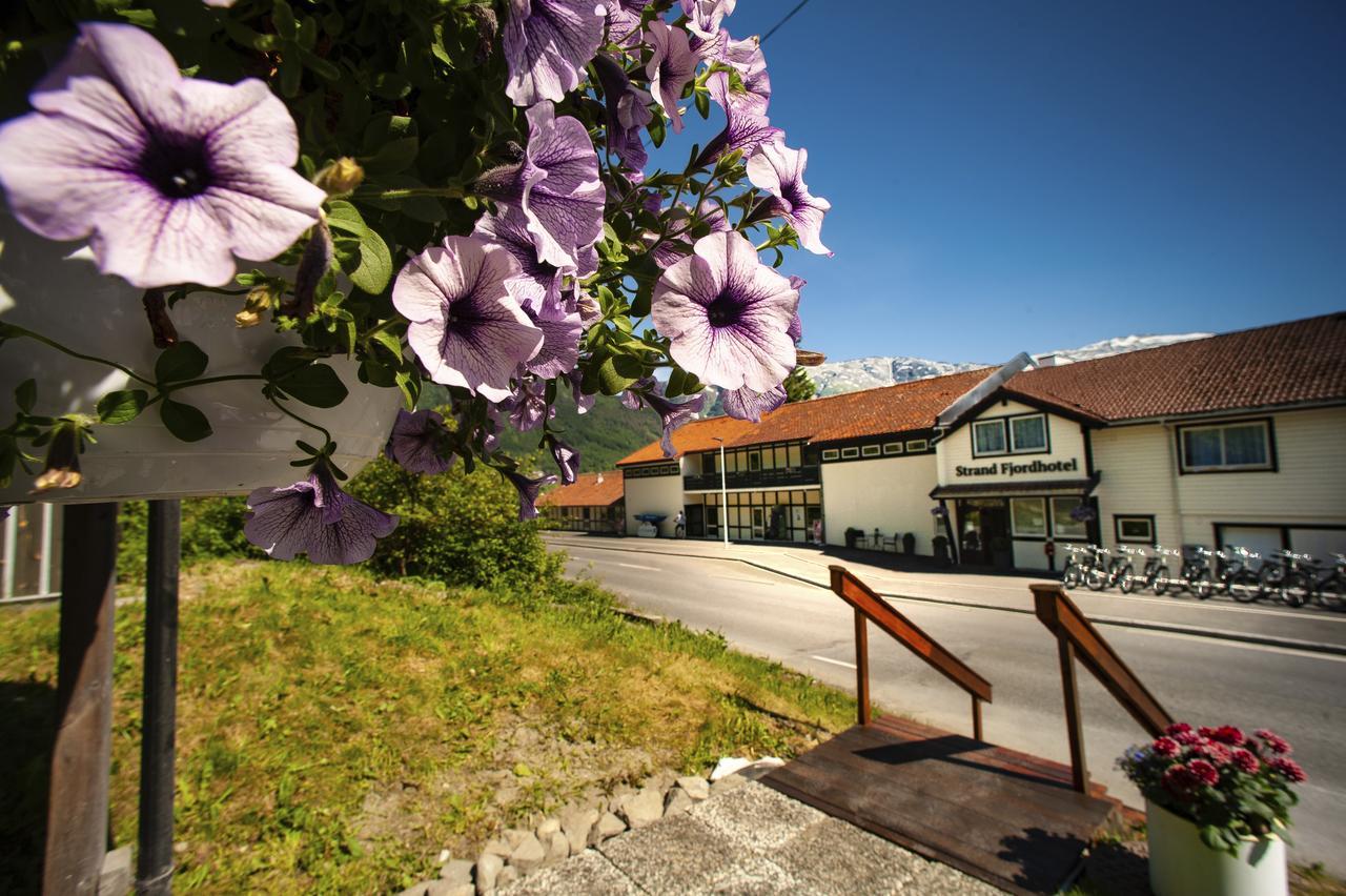 Strand Fjordhotel Ulvik Exterior photo