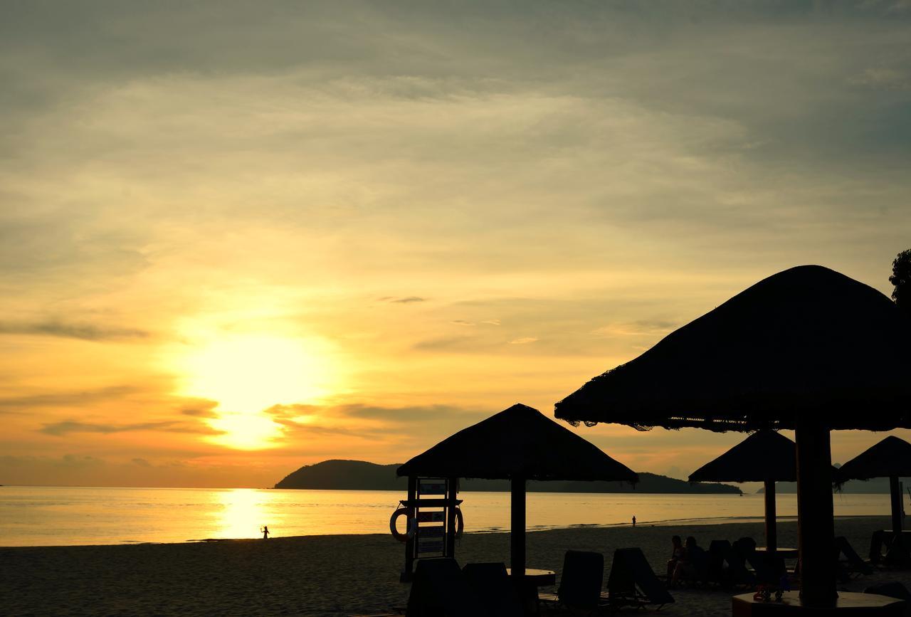 Holiday Villa Resort & Beachclub Langkawi Pantai Cenang  Exterior photo