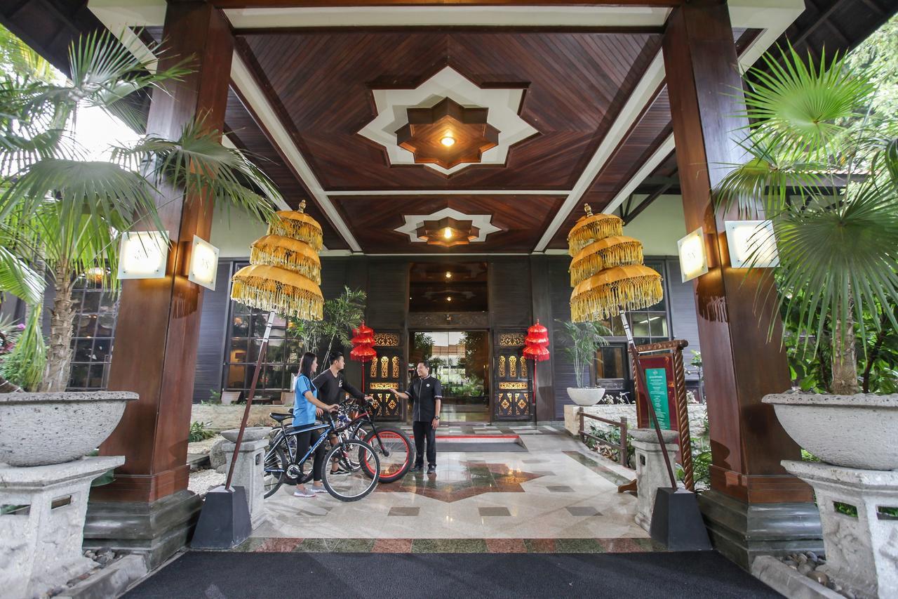 Singgasana Hotel Surabaya Exterior photo
