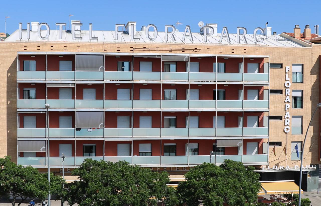 Hotel Flora Parc Castelldefels Exterior photo