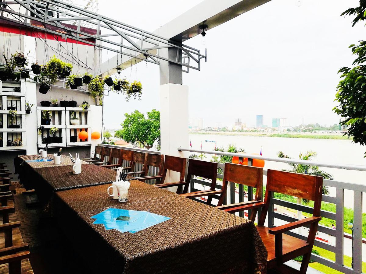Tonle Khmer Guesthouse And Sky Bar Phnom Penh Exterior photo
