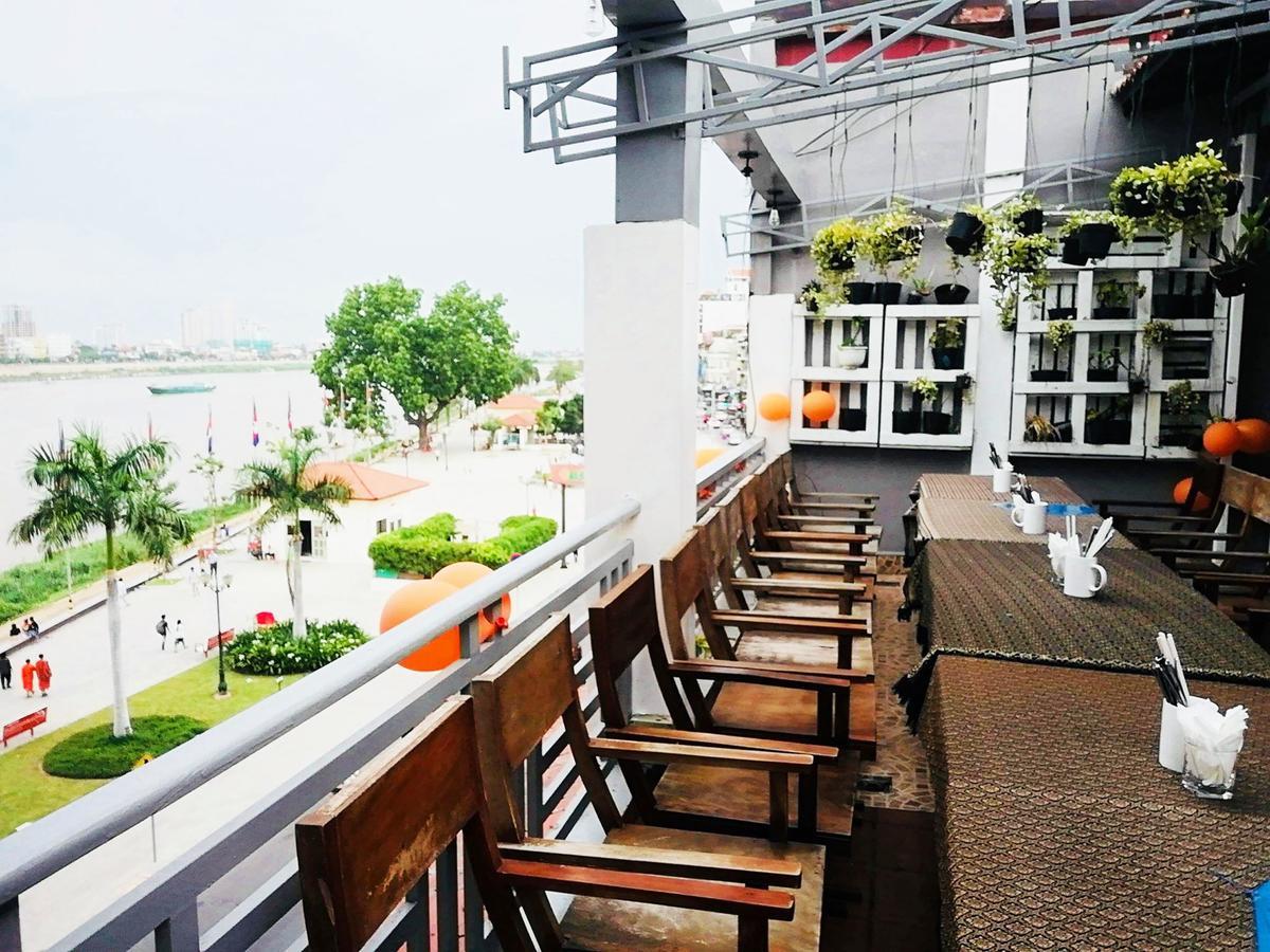 Tonle Khmer Guesthouse And Sky Bar Phnom Penh Exterior photo