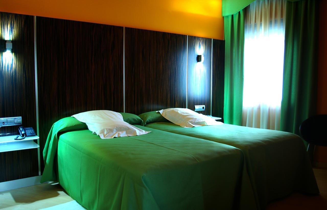 Hotel Gran Via Zaragoza Room photo