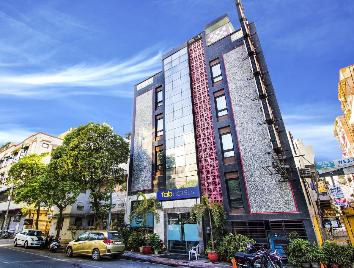 Hotel Suncourt Corporate New Delhi Exterior photo