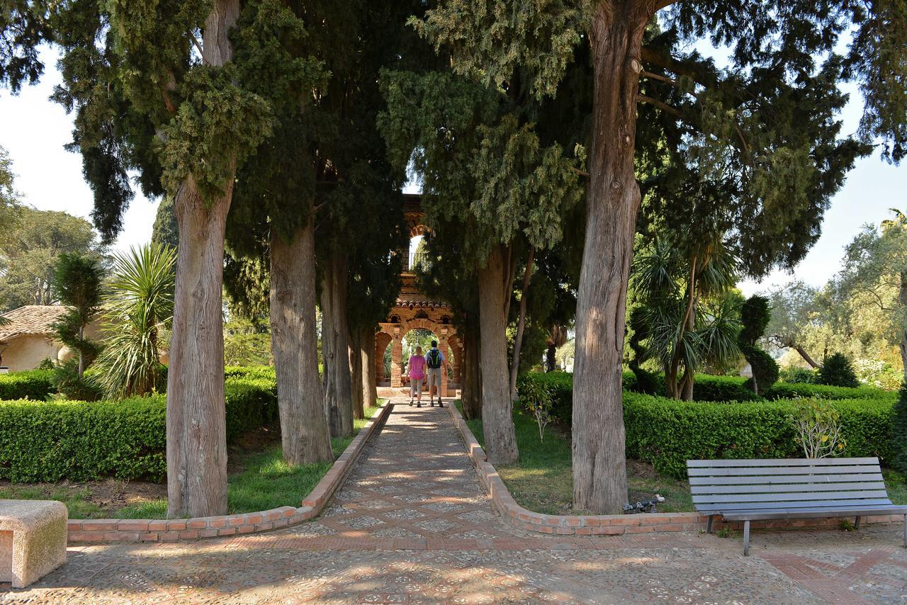 Hotel "La Pensione Svizzera" Taormina Exterior photo