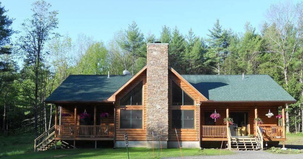 The Log Cabin Bed & Breakfast (Adults Only) Leyden Exterior photo