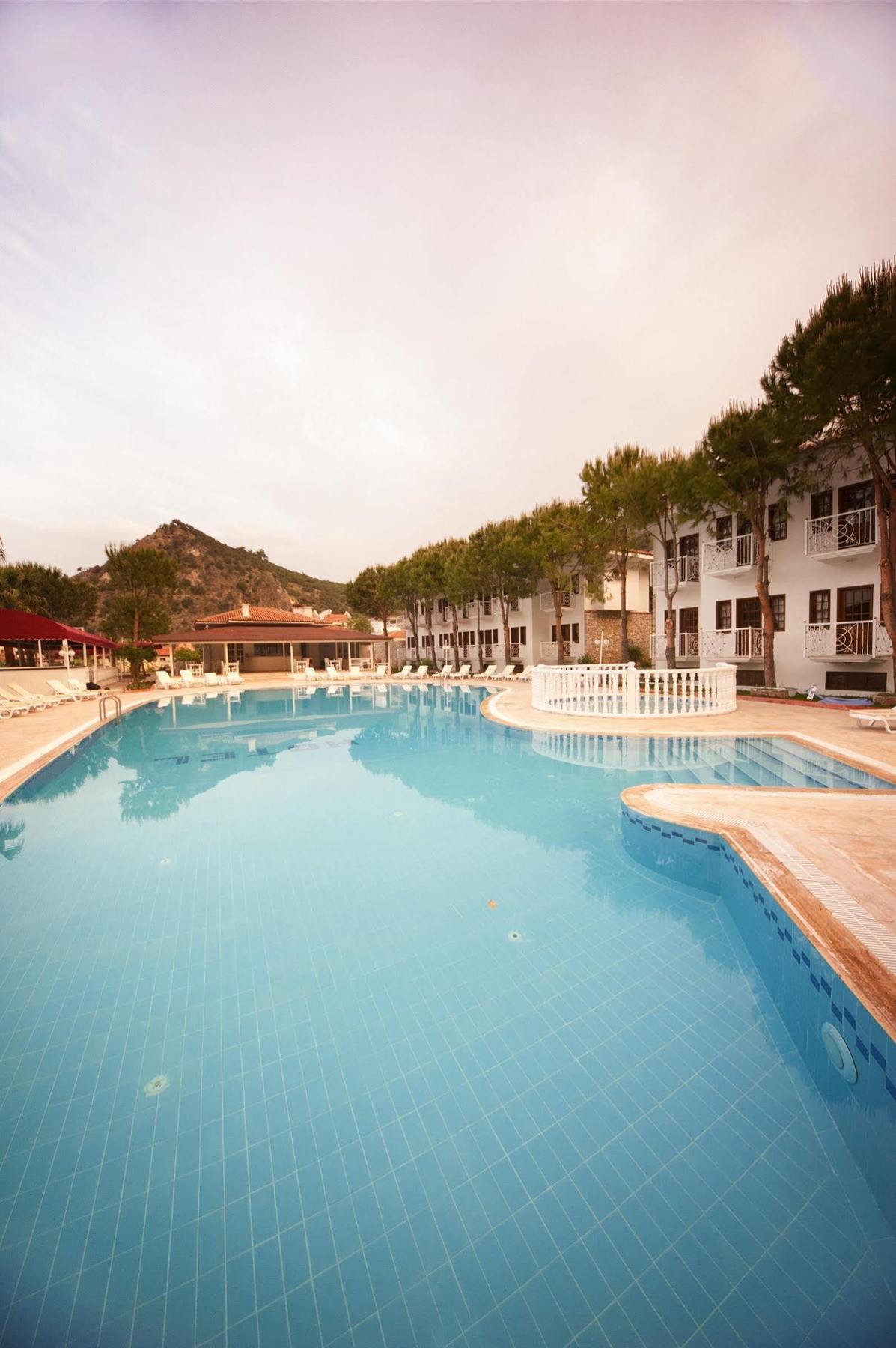 White Hotel Oludeniz Exterior photo