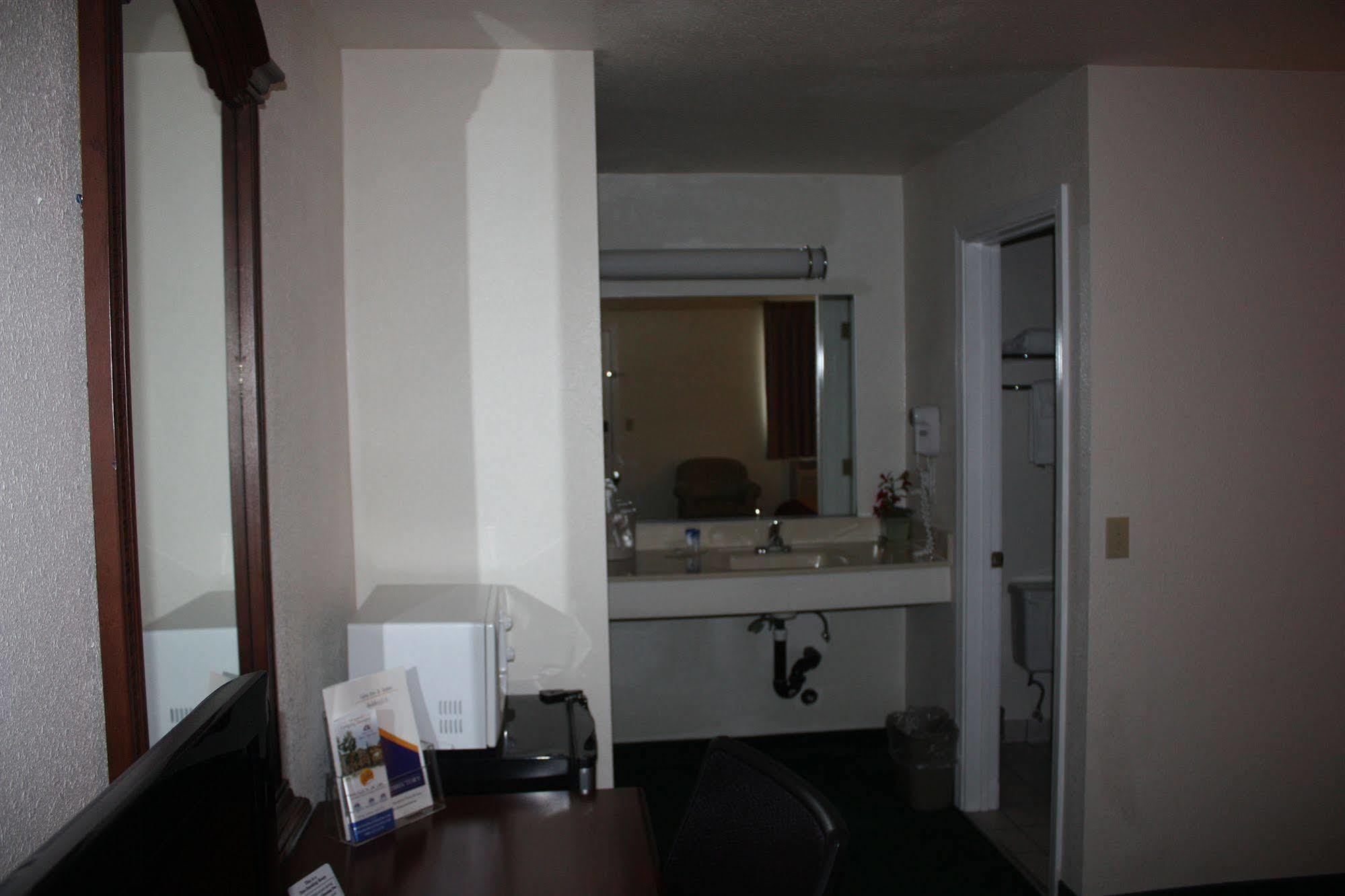 Value Inn & Suites Redding Exterior photo