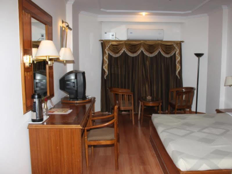Hotel Vaibhav Varanasi Exterior photo
