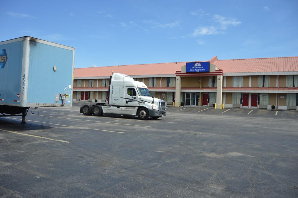 Americas Best Value Inn Tulsa I-44 Exterior photo