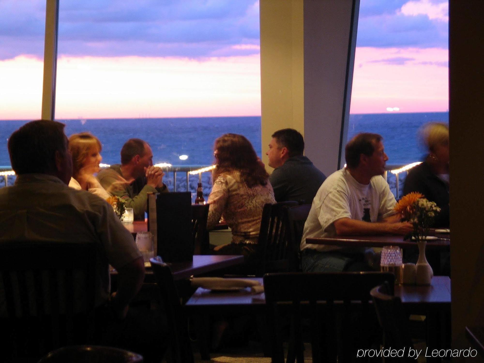 Ramada By Wyndham Jordan/Beacon Harbourside Resort Restaurant photo