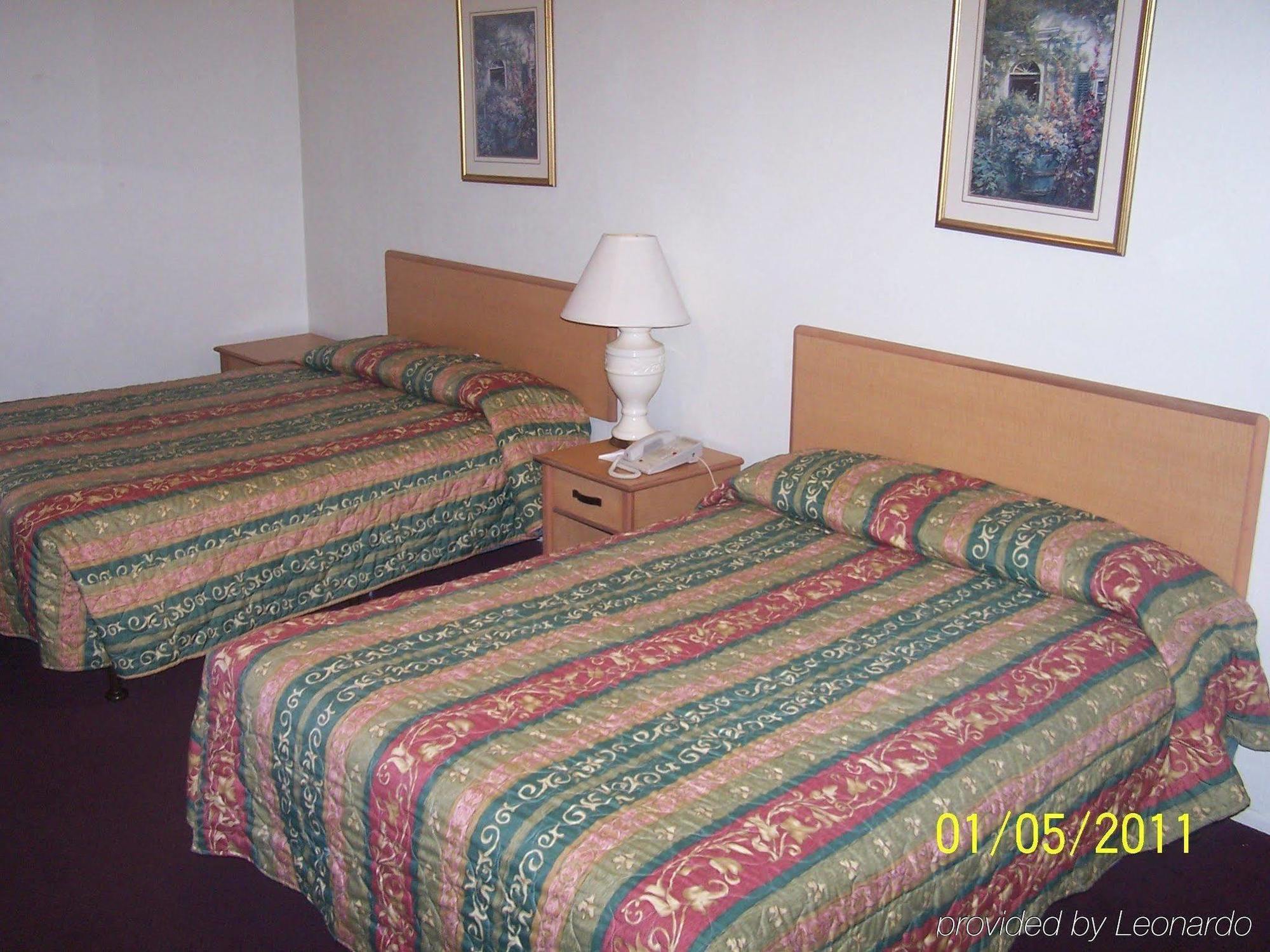 American Inn & Suites Pomona Room photo