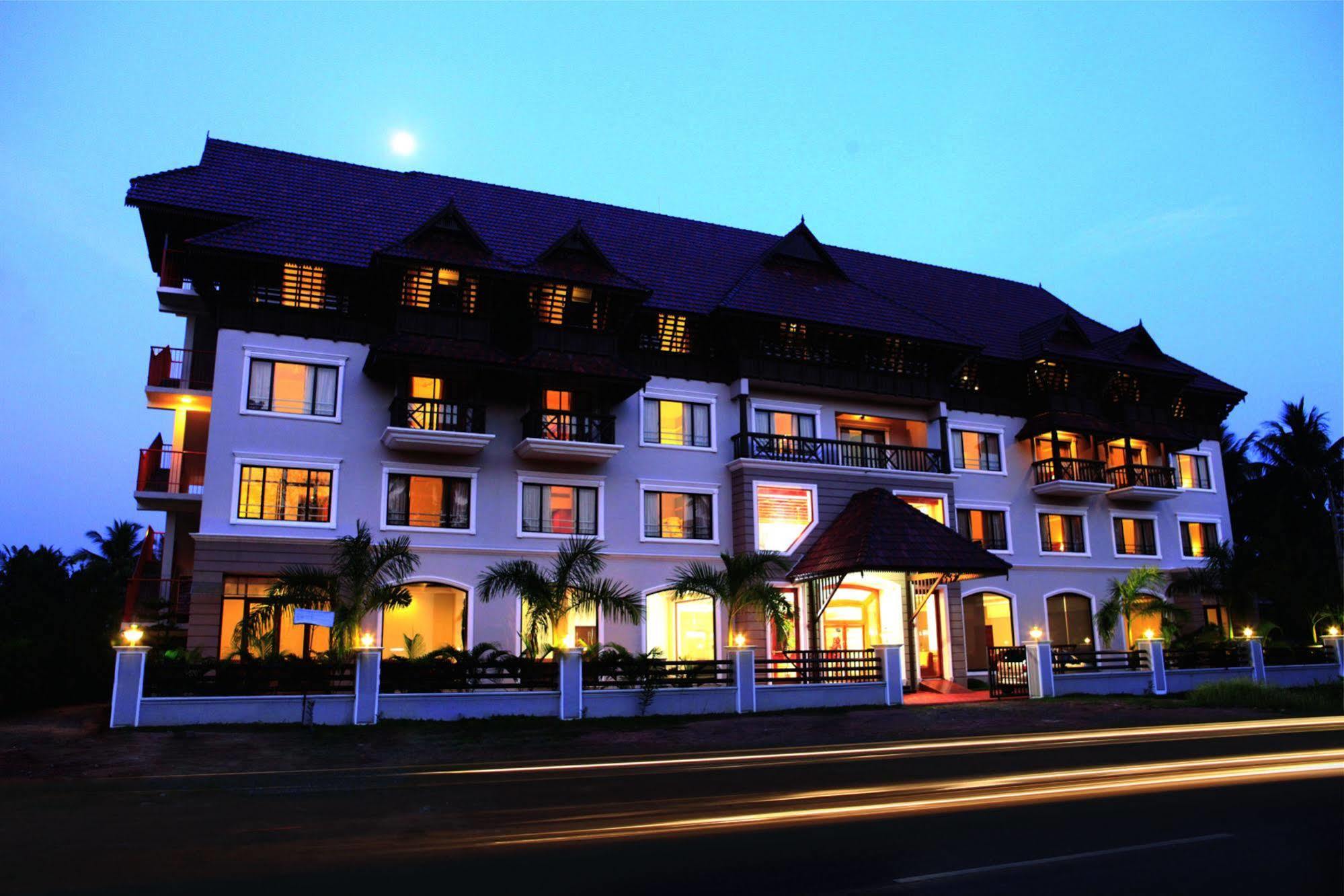 Oyo 1079 Ashirwad Heritage Resort Kumarakom Exterior photo