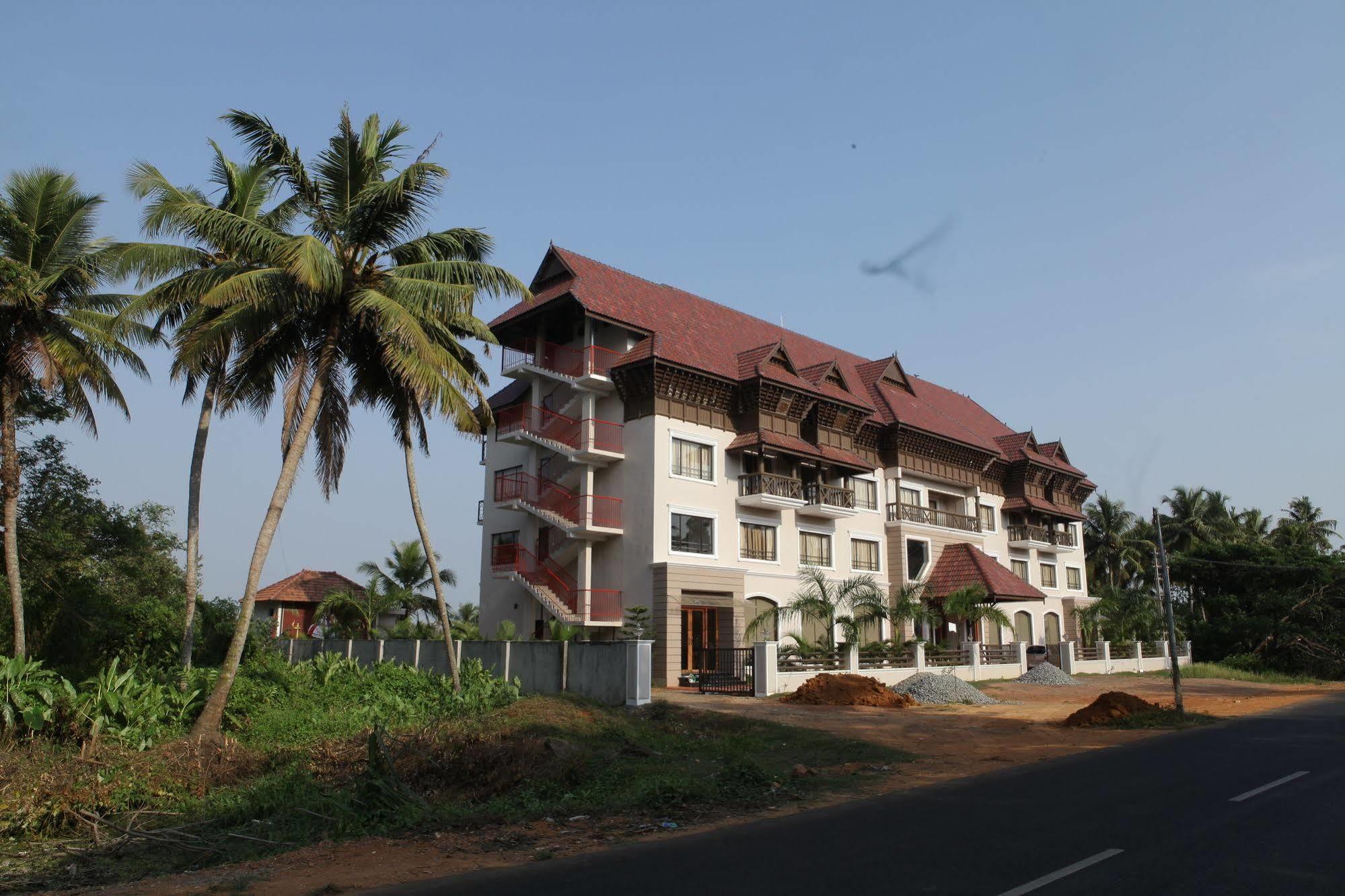 Oyo 1079 Ashirwad Heritage Resort Kumarakom Exterior photo