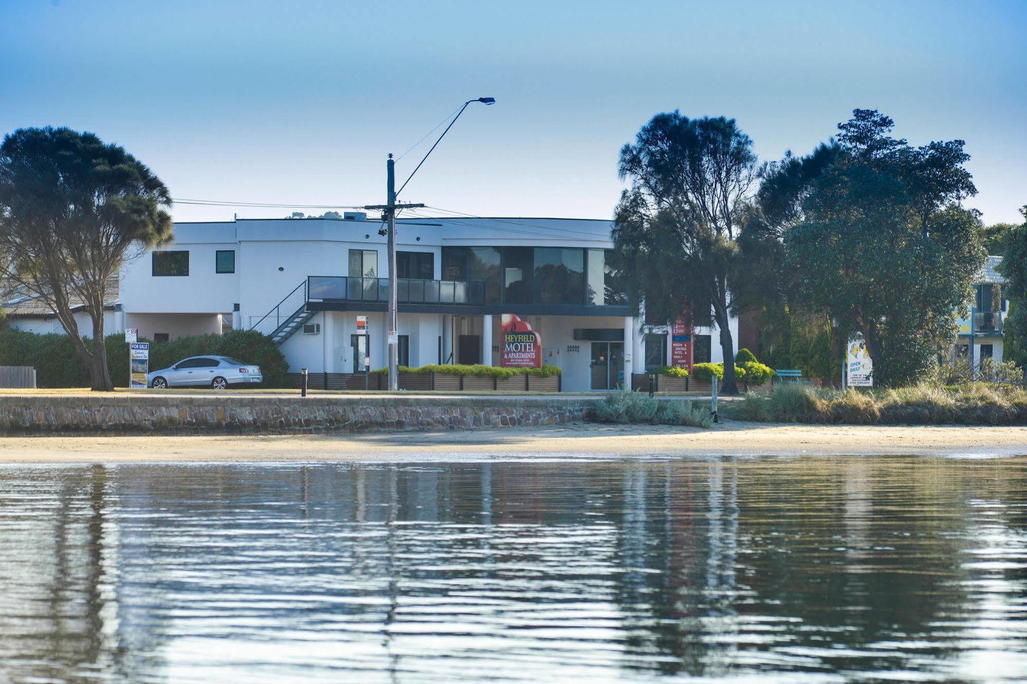 Heyfield Motel And Apartments Lakes Entrance Exterior photo