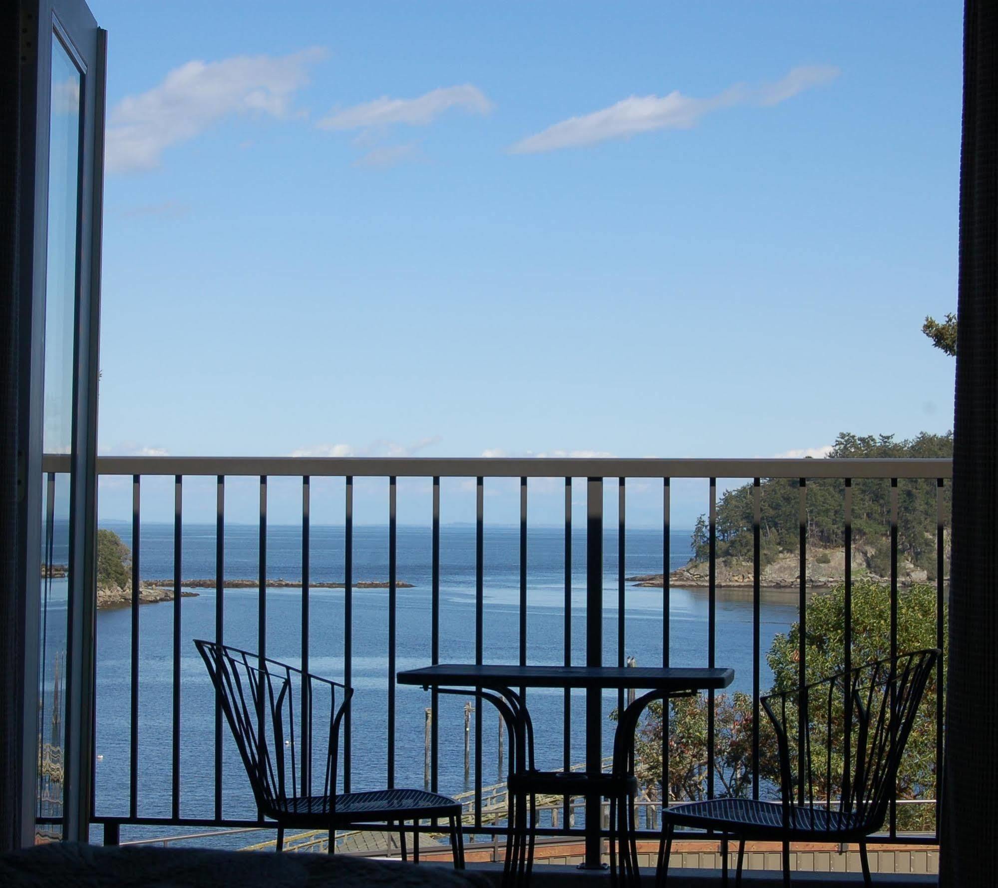 Mayne Island Resort Bennett Bay Exterior photo