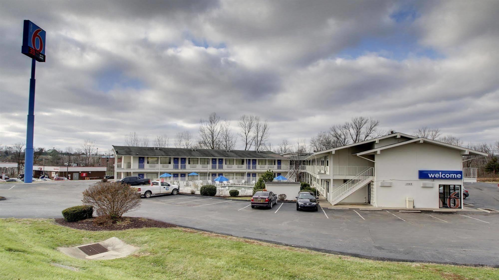 Motel 6 Elizabethtown Exterior photo