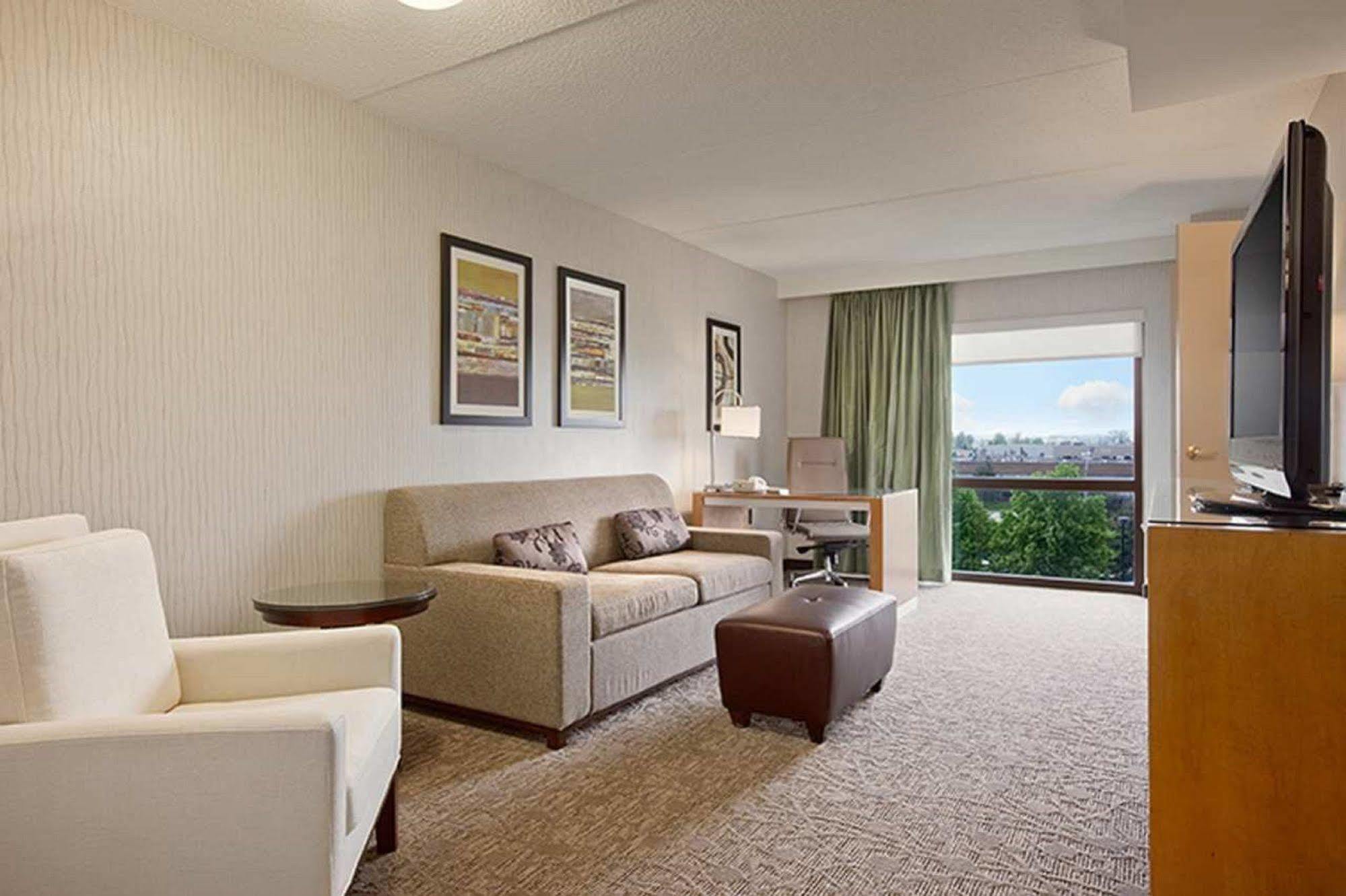 Embassy Suites By Hilton Auburn Hills Room photo