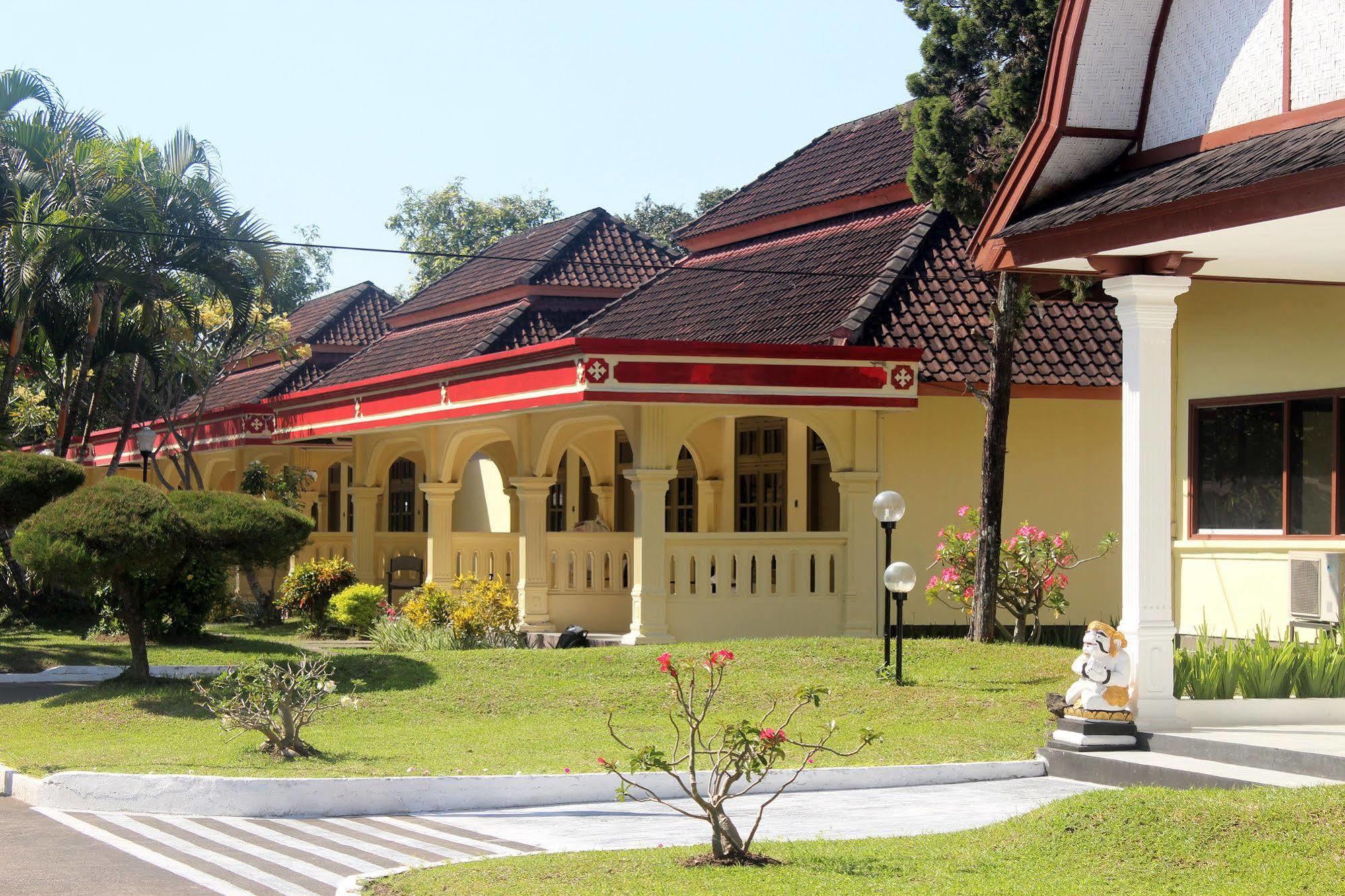 Graha Ayu Hotel Mataram Exterior photo