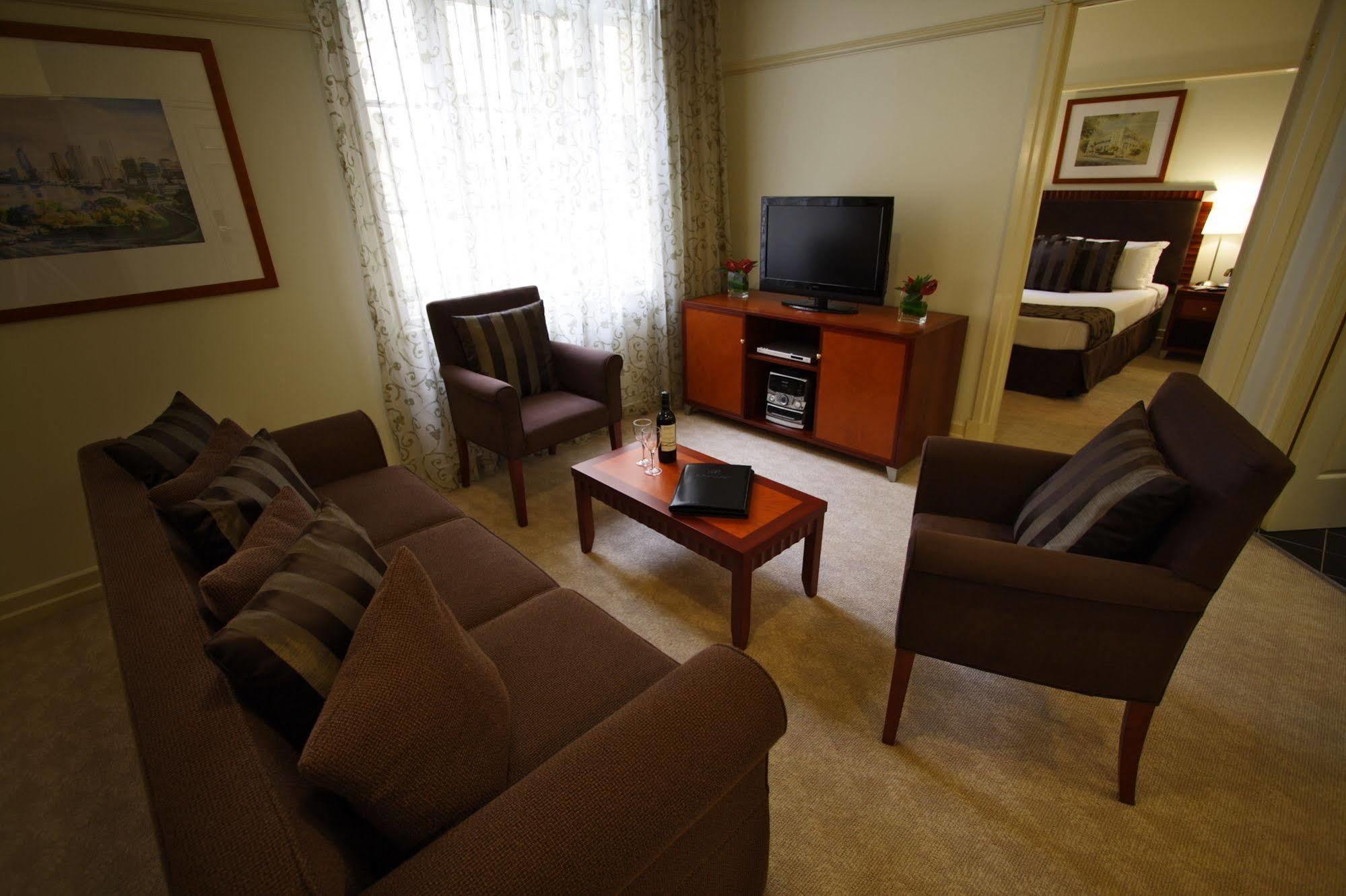 Adina Apartment Hotel Brisbane Anzac Square Room photo