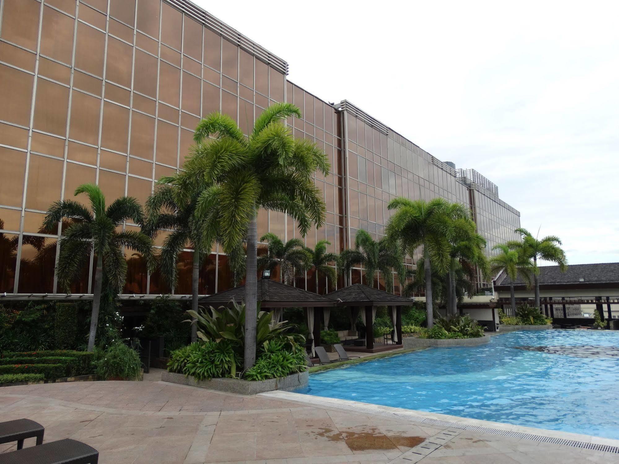 Maxims Hotel Manila Exterior photo