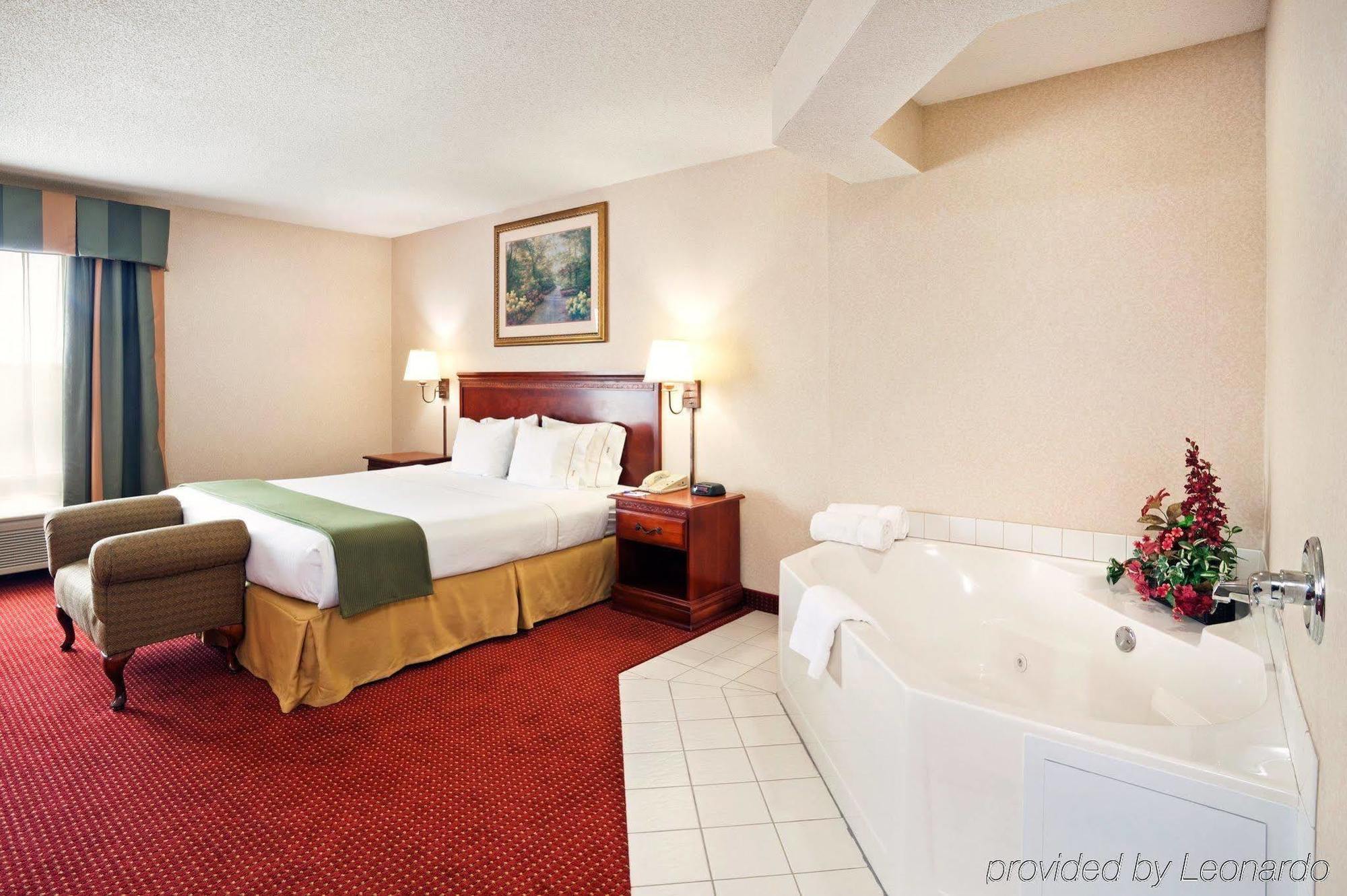 Holiday Inn Express & Suites Murphy, An Ihg Hotel Room photo