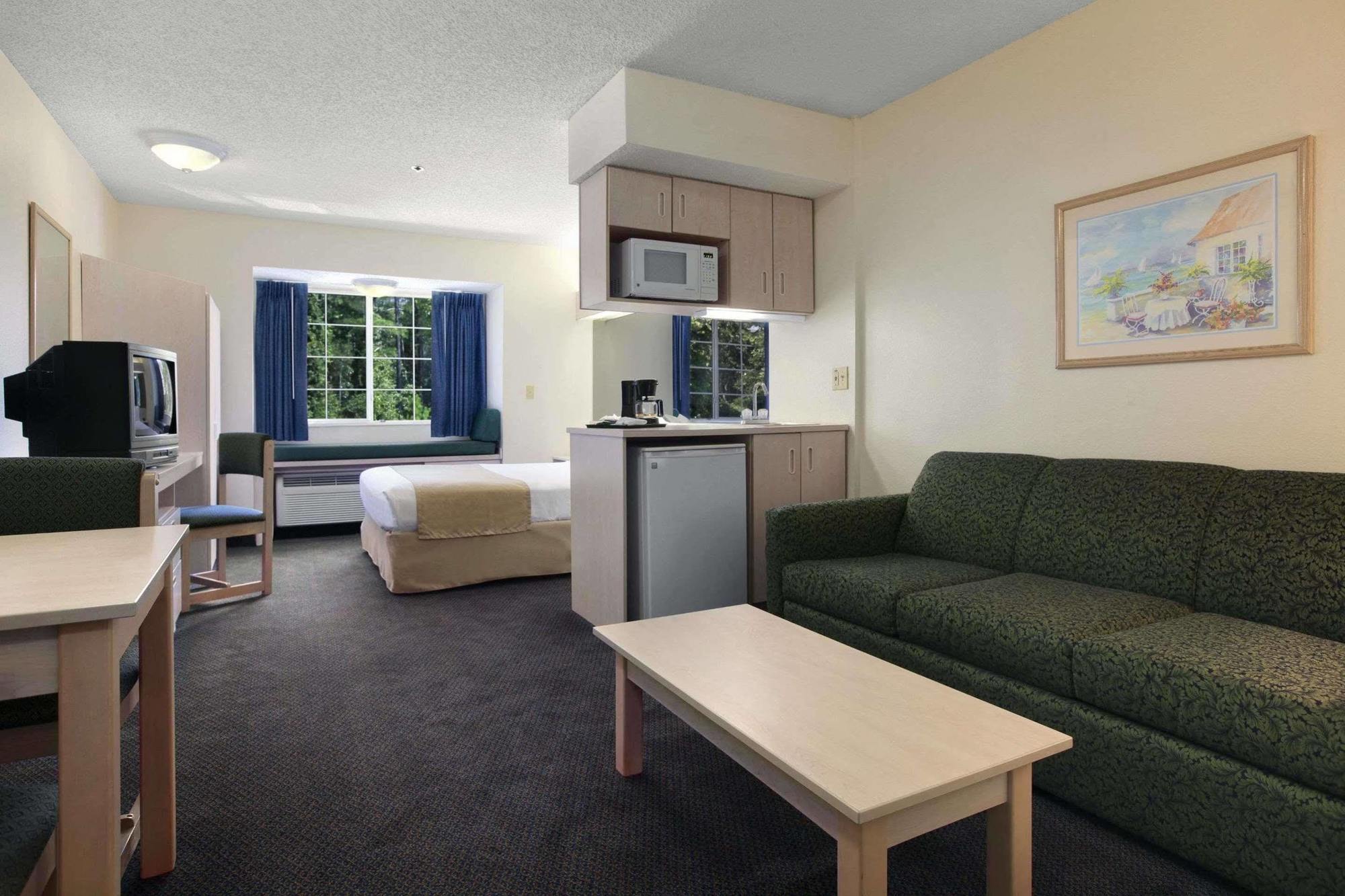 Microtel Inn & Suites By Wyndham Palm Coast I-95 Room photo