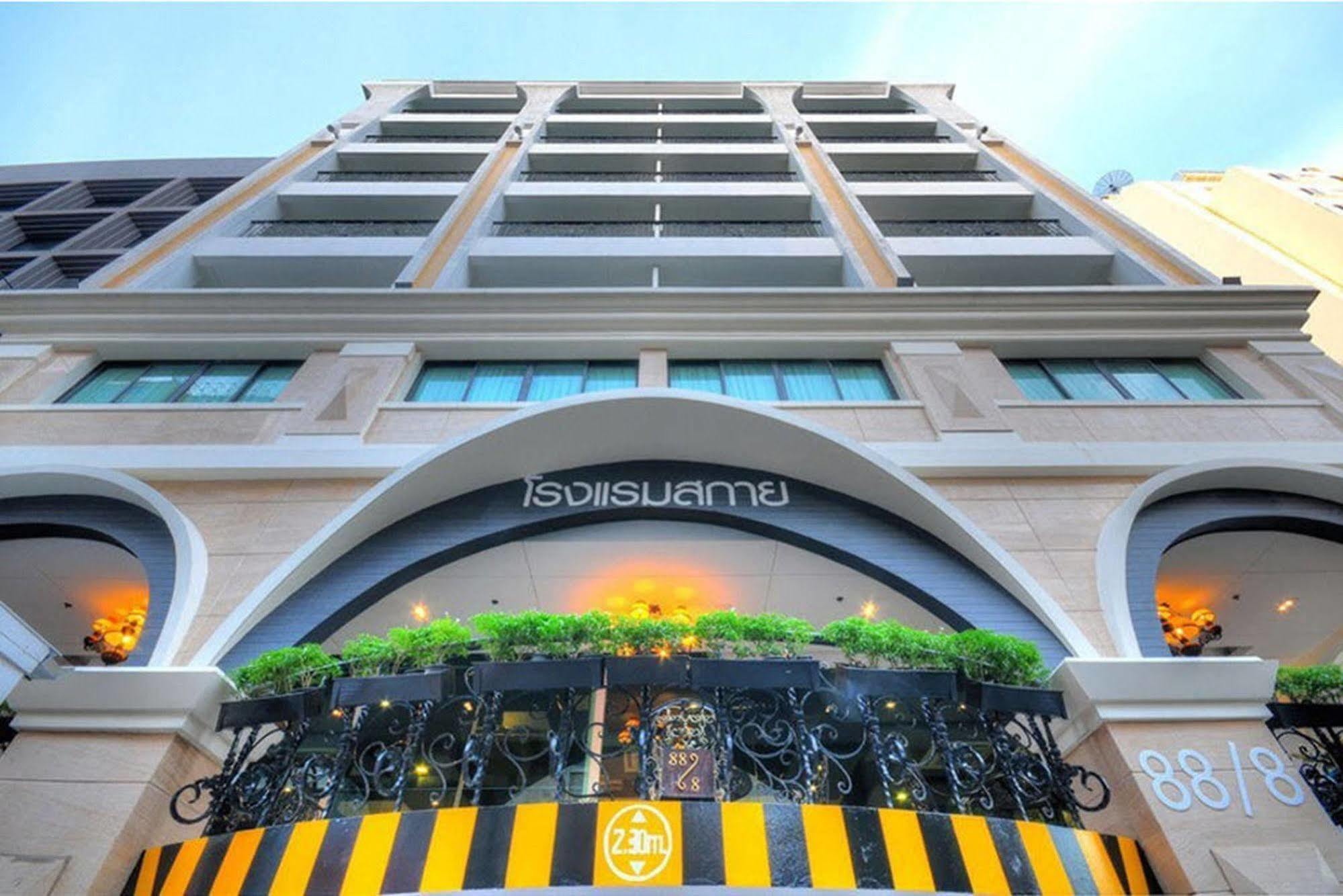 Aspira Skyy Sukhumvit 1 Hotel Bangkok Exterior photo