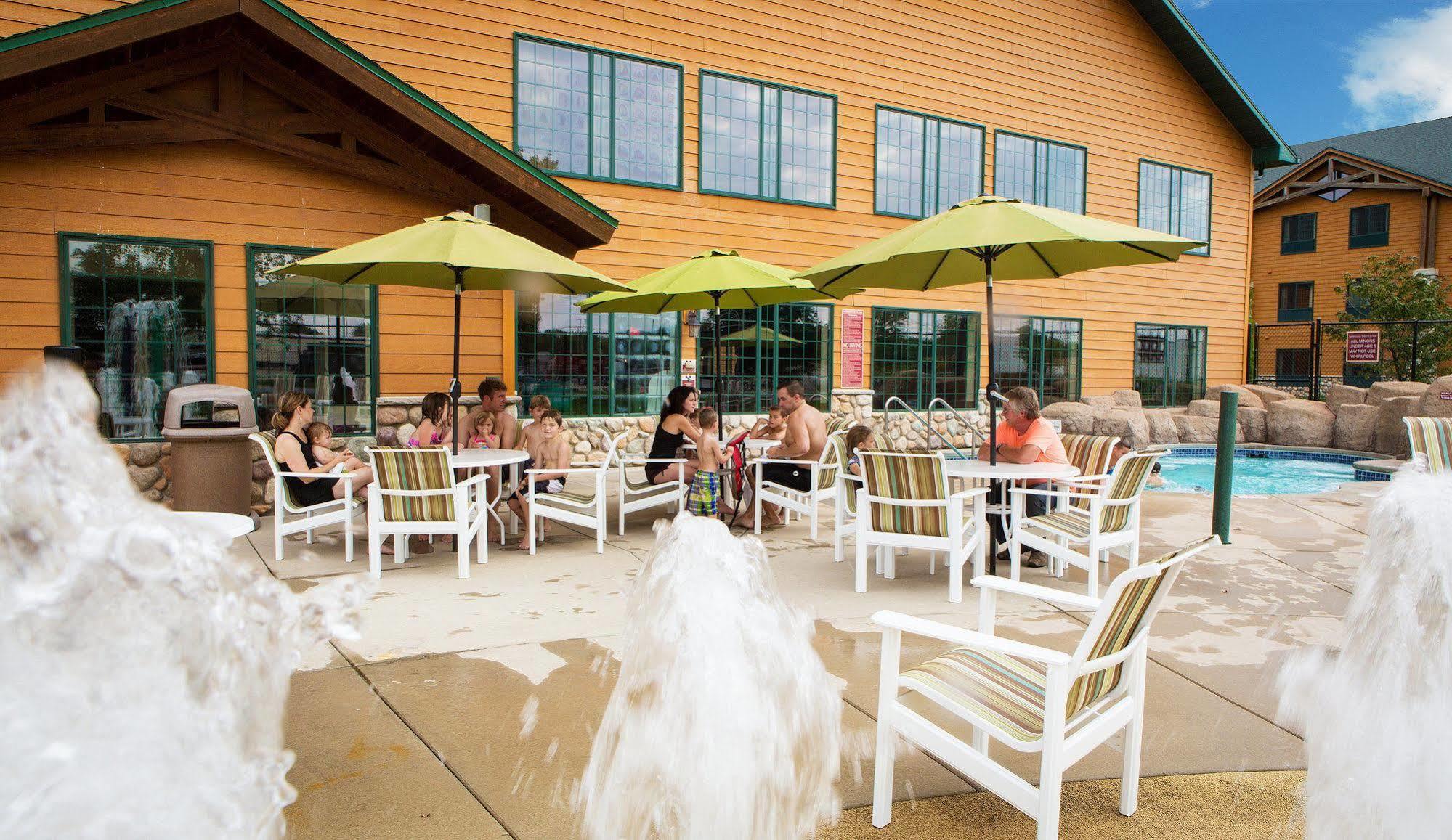 Tundra Lodge Resort - Waterpark & Conference Center Green Bay Exterior photo