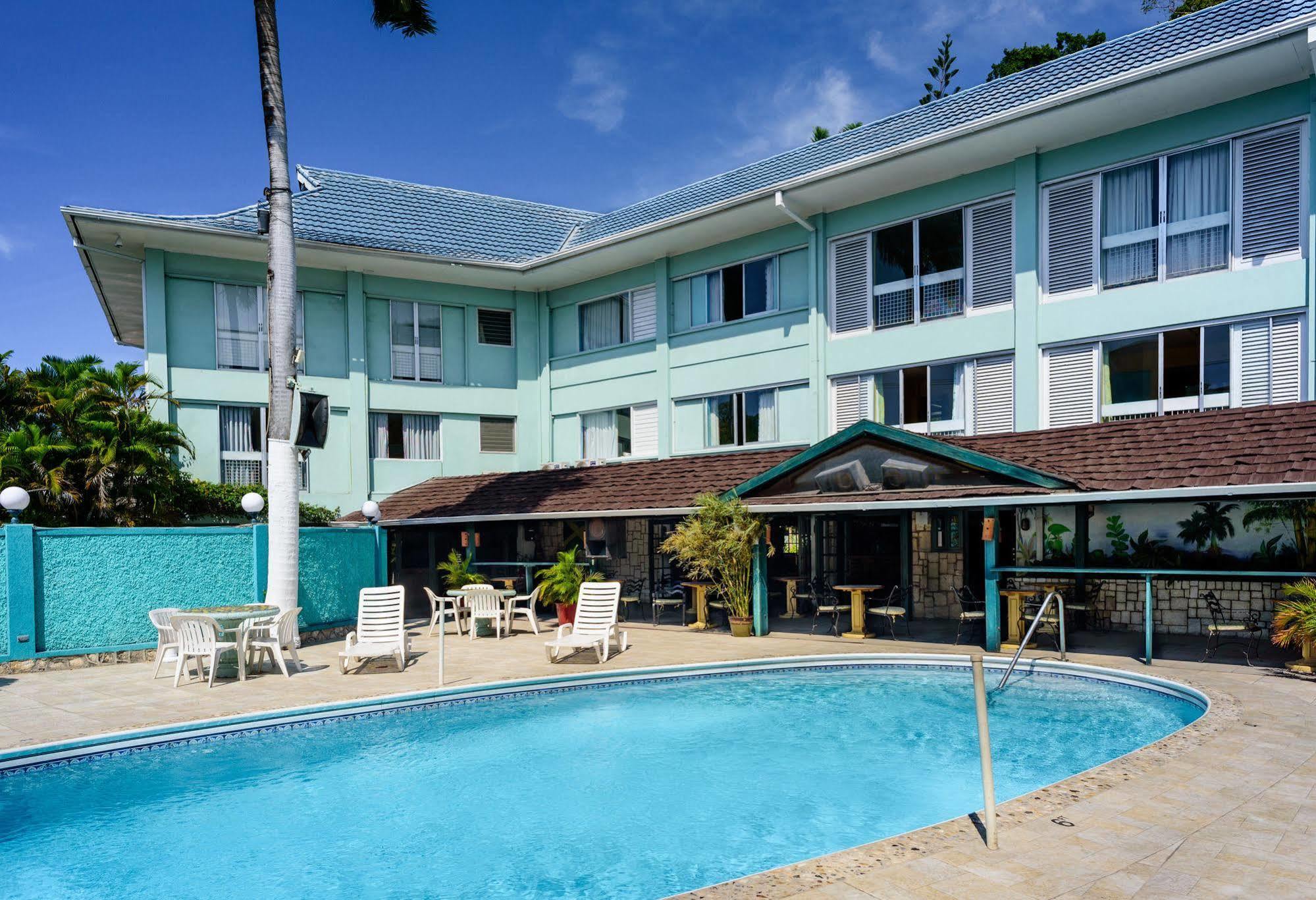 Doctors Cave Beach Hotel Montego Bay Exterior photo