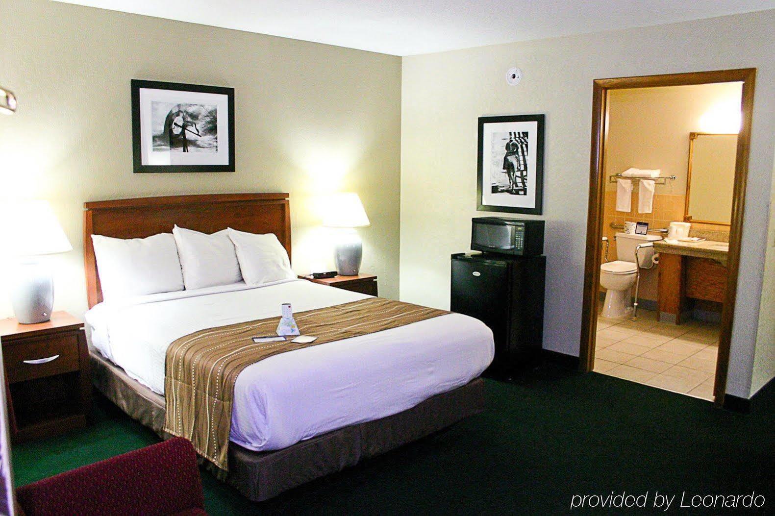 Best Western Hospitality House Emporia Room photo
