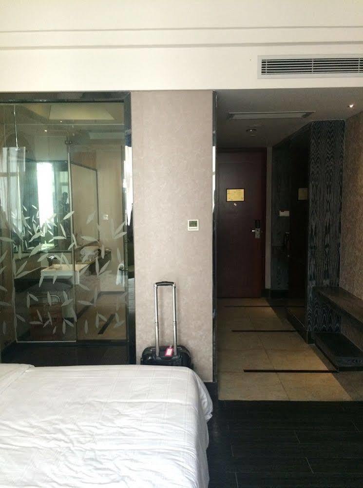 Jun Hao Hotel Dongguan  Exterior photo