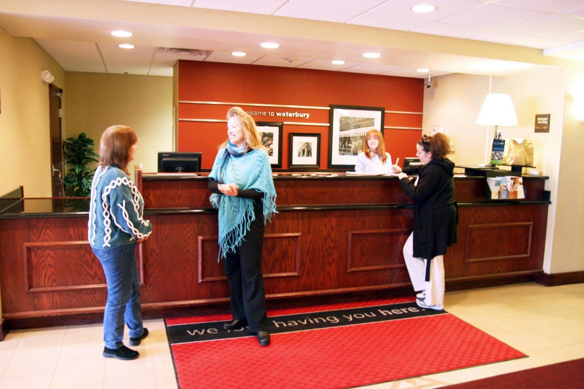 Hampton Inn Waterbury Interior photo