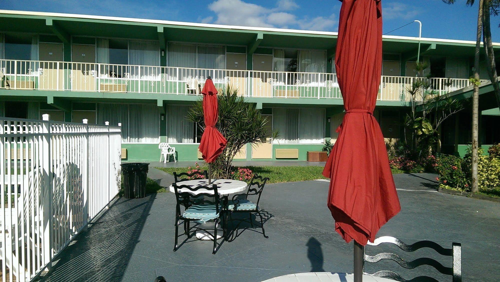 Boca Inn Boca Raton Exterior photo